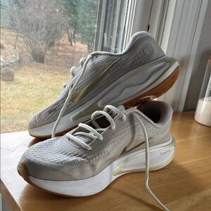 Nike Women's Gray and White Athletic Shoes